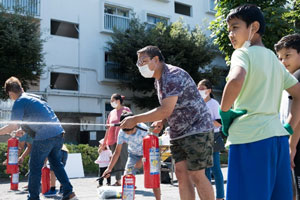 在中野区鹭宫西住宅举行的防灾训练情景1