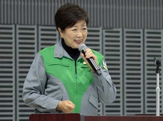 Governor Koike greets participants of the drill